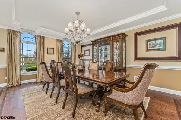 4 Wisteria Ct, Raritan Twp., NJ 08822