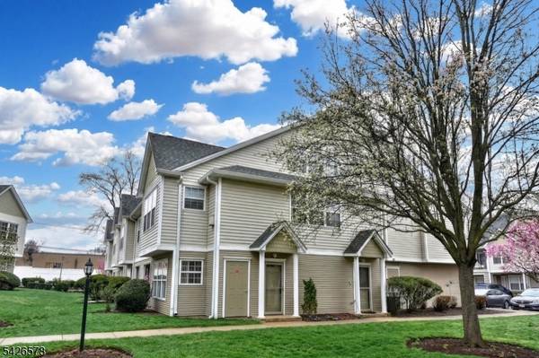 11 Collura Ln, Clifton City, NJ 07012