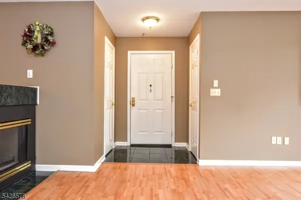 11 Collura Ln, Clifton City, NJ 07012