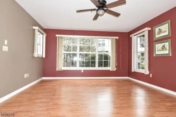 11 Collura Ln, Clifton City, NJ 07012