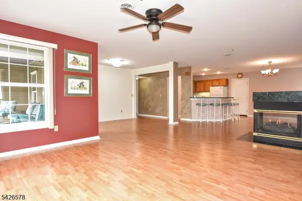 11 Collura Ln, Clifton City, NJ 07012