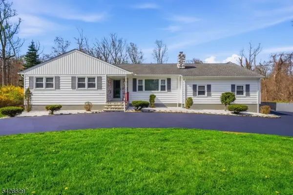 42 Schoolhouse Rd, Randolph Twp., NJ 07869