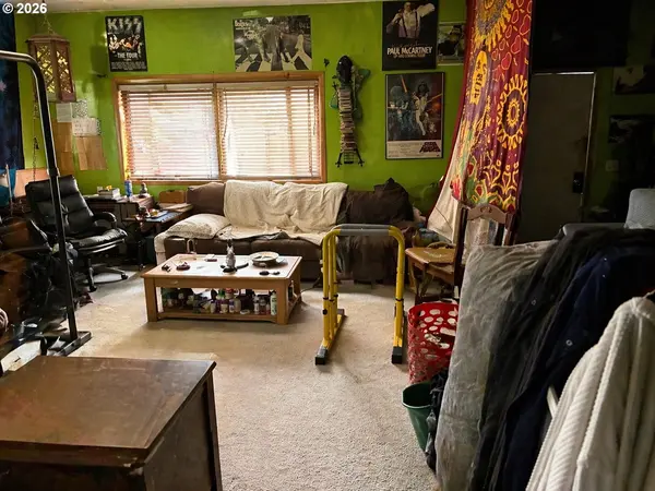 1102 HILLSIDE DR, Cottage Grove, OR 97424