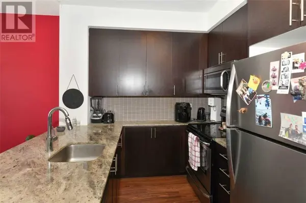 260 Sackville ST #909, Toronto C08, ON M5A 0B3