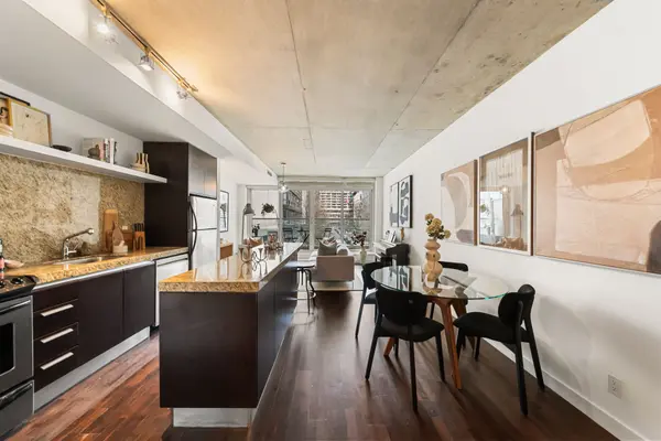 75 Portland ST #302, Toronto C01, ON M5V 2M9