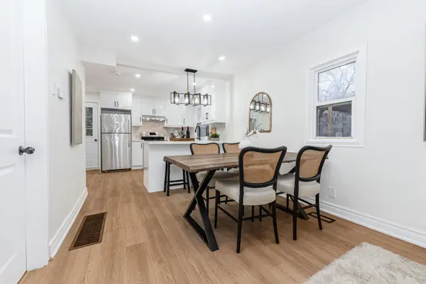 377 Adelaide AVE W, Oshawa, ON L1J 2R7