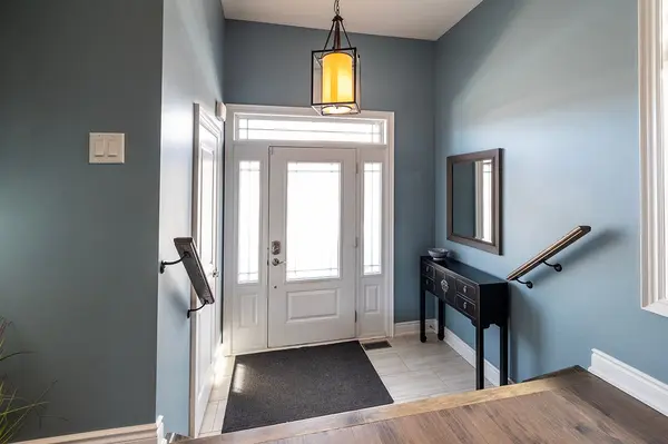 43 Elmer Adams DR, Clarington, ON L1E 0G5