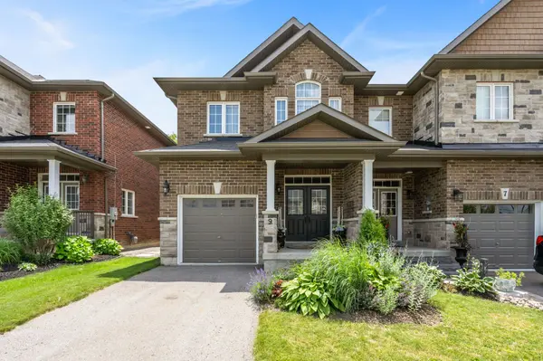 9 Michael Cummings CT, Uxbridge, ON L9P 0E6