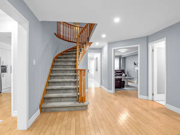 52 Loon AVE, Barrie, ON L4N 8W6