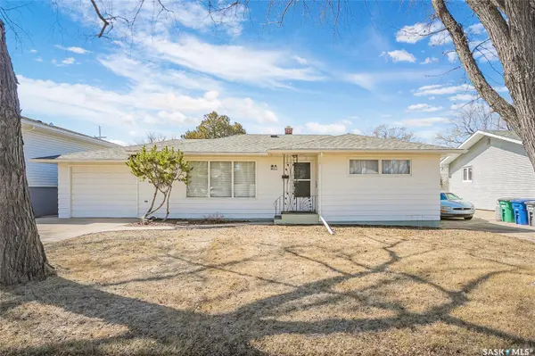 1217 J AVENUE N, Saskatoon, SK S7L 2L7