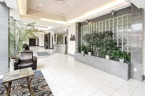 265 Enfield PL #1011, Mississauga, ON L5B 3Y7