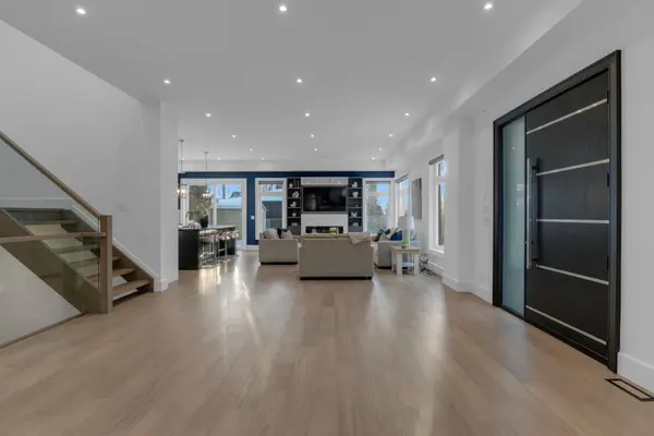 1050 Edgeleigh AVE, Mississauga, ON L5E 2G1