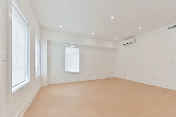 59 Lunness RD #102, Toronto W06, ON M8W 4M5