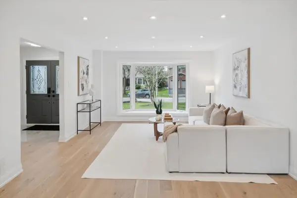 1768 Sherwood Forrest CIR, Mississauga, ON L5K 2H6