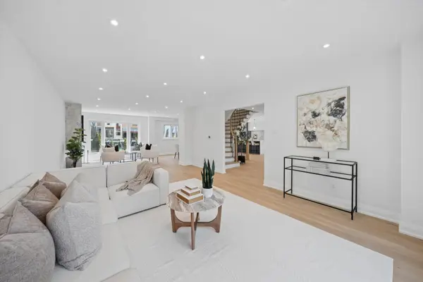 1768 Sherwood Forrest CIR, Mississauga, ON L5K 2H6