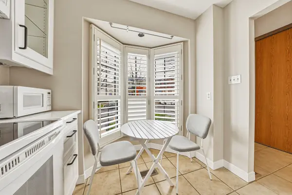 1275 Maple Crossing BLVD #11, Burlington, ON L7S 2E8