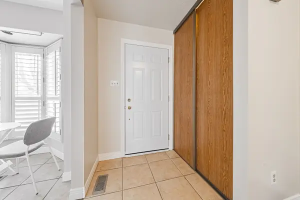 1275 Maple Crossing BLVD #11, Burlington, ON L7S 2E8