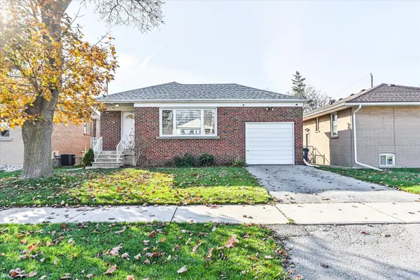 4 Cranston RD, Toronto W08, ON M9B 3X8
