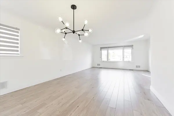 4 Cranston RD, Toronto W08, ON M9B 3X8