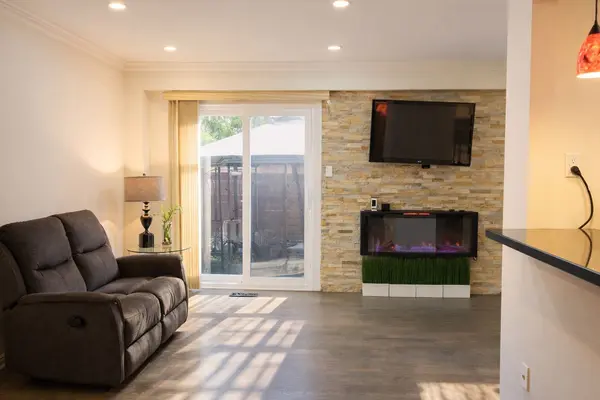 6449 Glen Erin DR #43, Mississauga, ON L5N 2T2