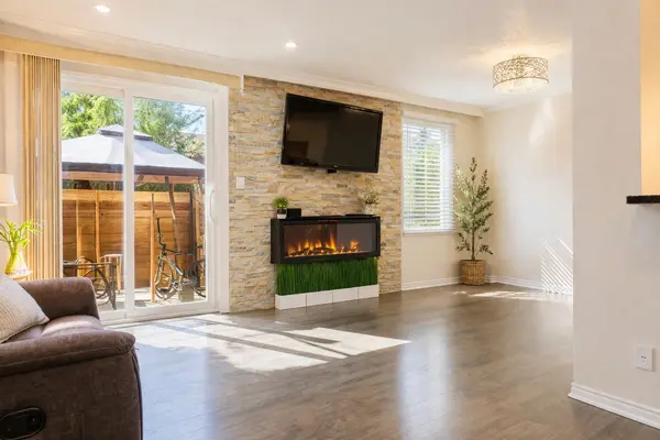 6449 Glen Erin DR #43, Mississauga, ON L5N 2T2