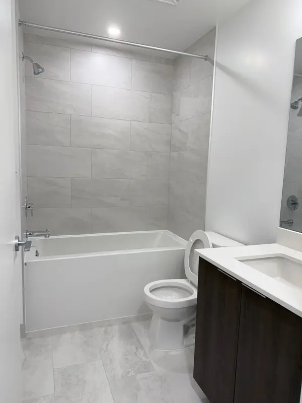 395 square one DR #3102, Mississauga, ON L5B 0P6