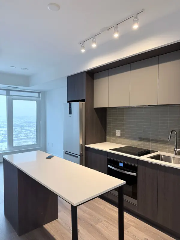 395 square one DR #3102, Mississauga, ON L5B 0P6