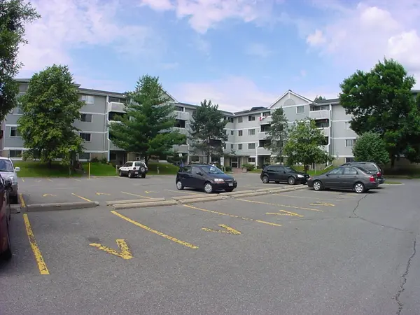 214 Viewmount DR #310, Cityview - Parkwoods Hills - Rideau Shore, ON K2E 7X3
