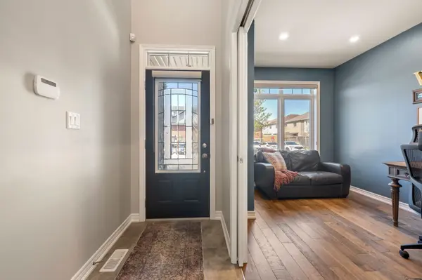 53 Redfern AVE #2, Hamilton, ON L9C 0E2