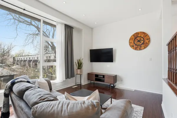 23 Watsons LN #10, Hamilton, ON L9H 5G8