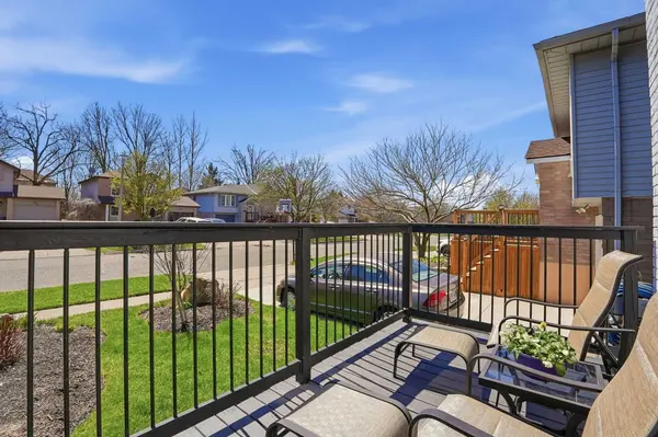 102 Ironstone DR, Cambridge, ON N1P 1A4