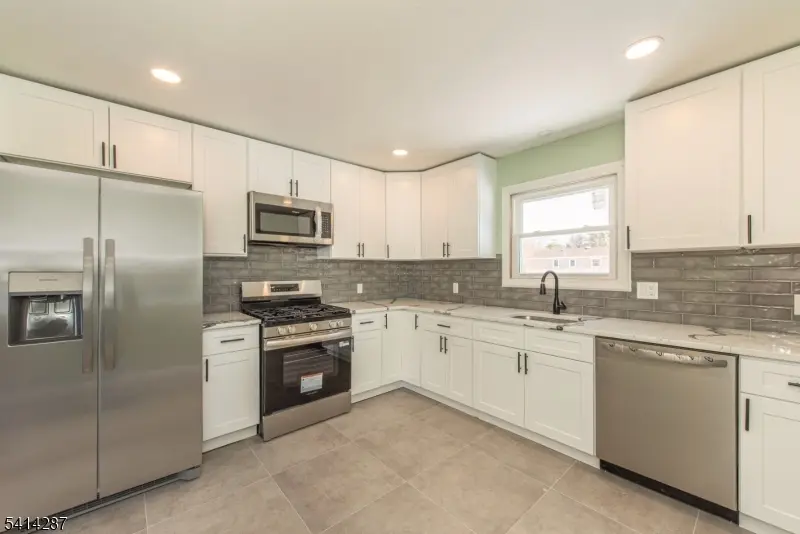 10 Cardinal Ln, Lincoln Park Boro, NJ 07035