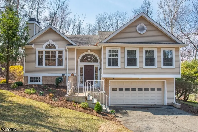 100 Canada Goose Dr, Allamuchy Twp., NJ 07840