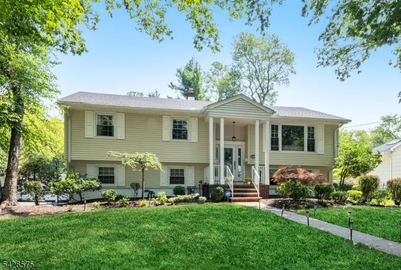 440 Yuhas Dr, Paramus Boro, NJ 07652