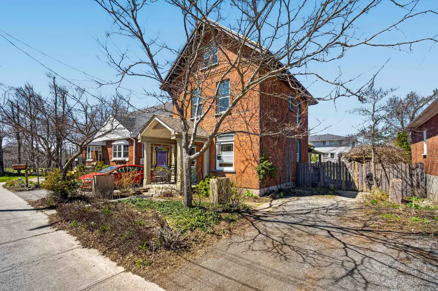 128 Sutherland PL, Peterborough, ON K9H 1J1