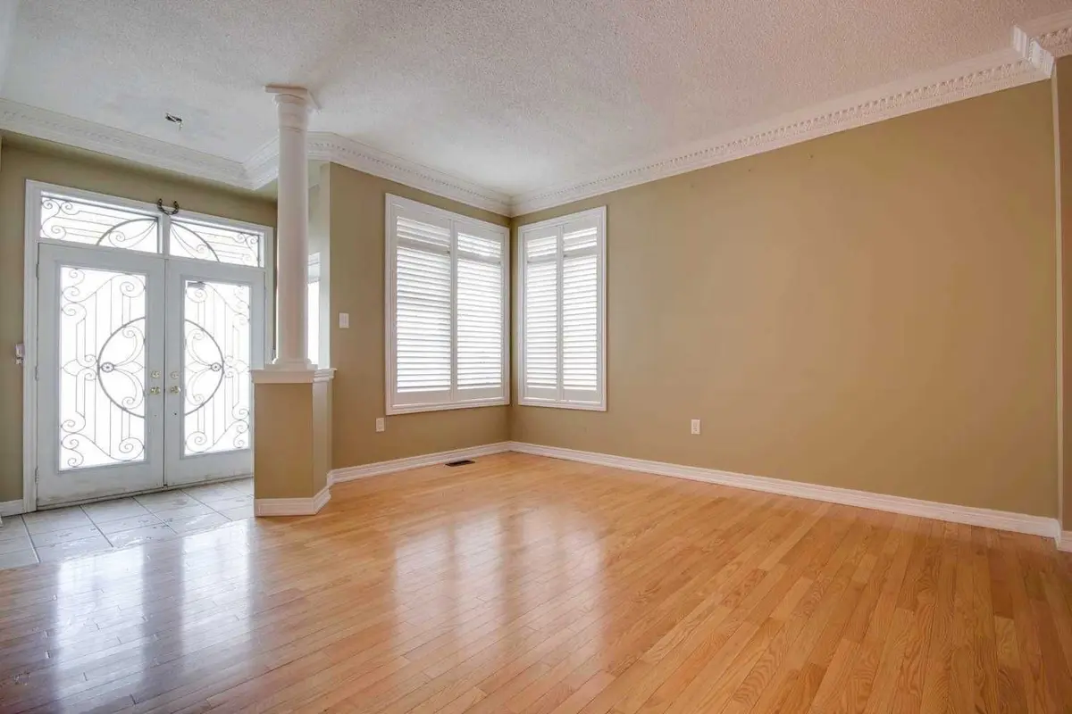 4 Spall CT, Toronto E10, ON M1C 0B2