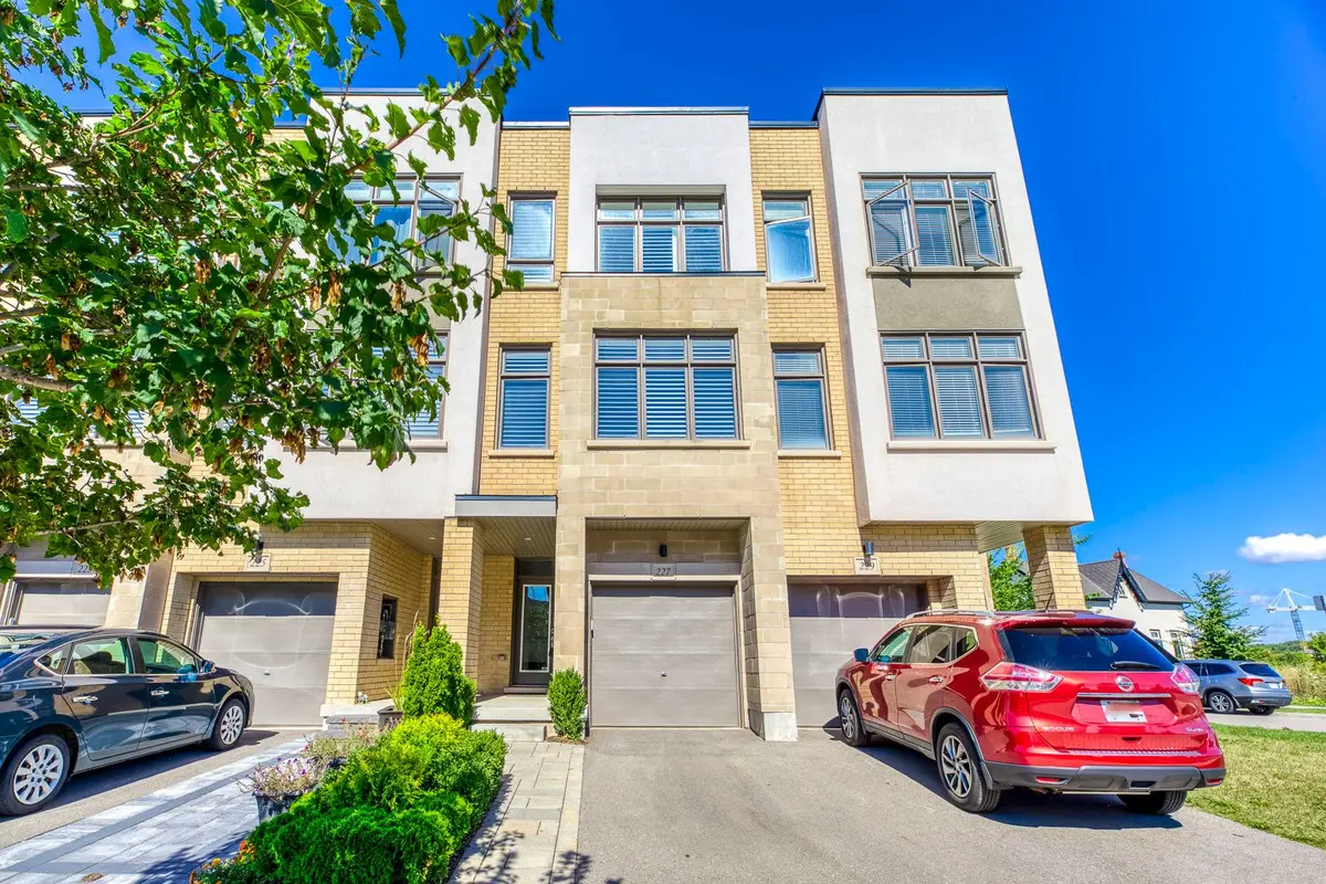 227 Huguenot RD, Oakville, ON L6H 0L6