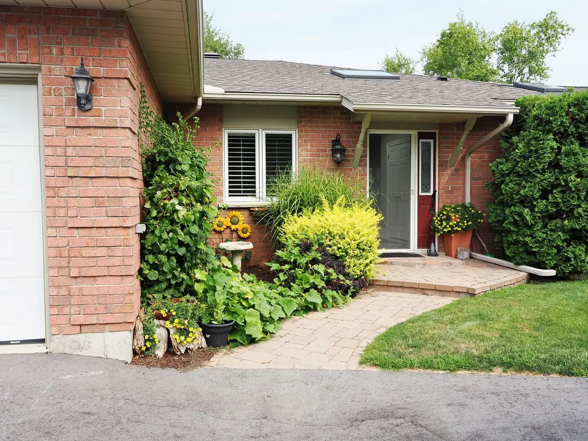 2-28 Reddington DR, Caledon, ON L7E 0E4