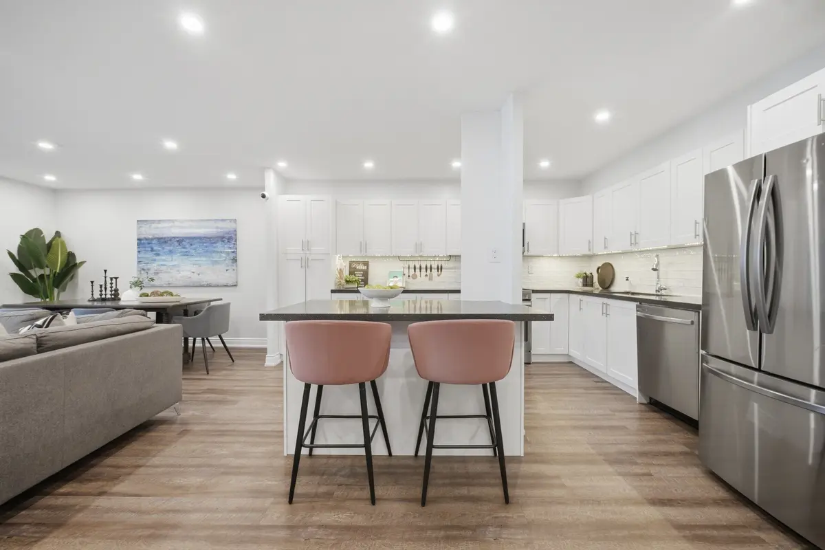 75 Emmett AVE #112, Toronto W04, ON M6M 5A7