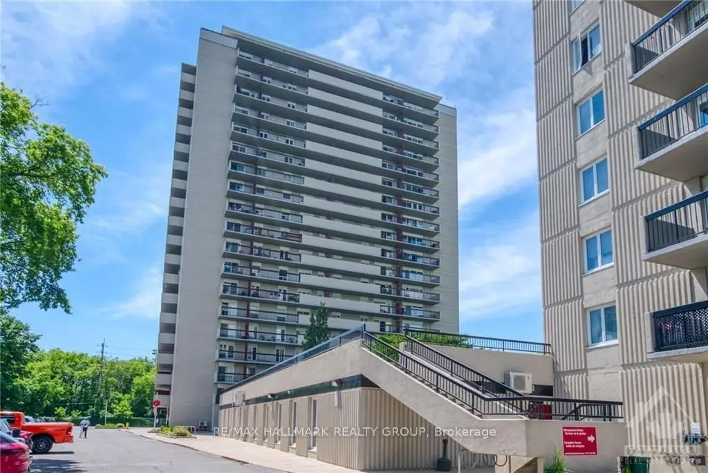 158C MCARTHUR AVE #302, Vanier And Kingsview Park, ON K1L 8C9