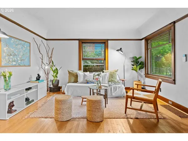 5820 NE HALSEY ST, Portland, OR 97213