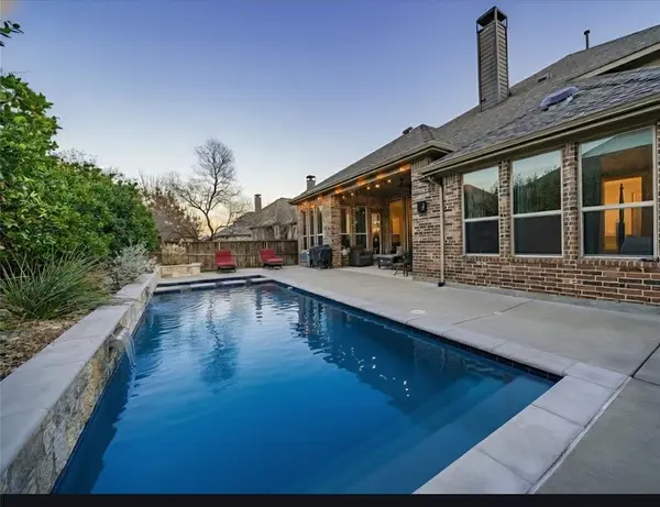 944 Highpoint Way, Roanoke, TX 76262