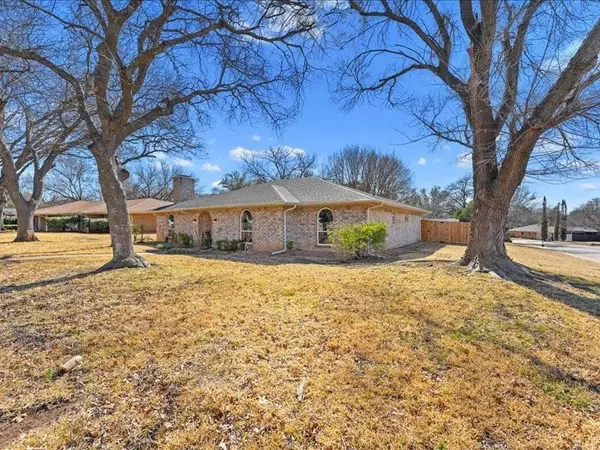 146 Meadowbrook Drive, Desoto, TX 75115