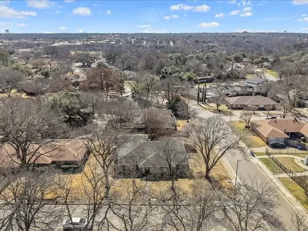 146 Meadowbrook Drive, Desoto, TX 75115