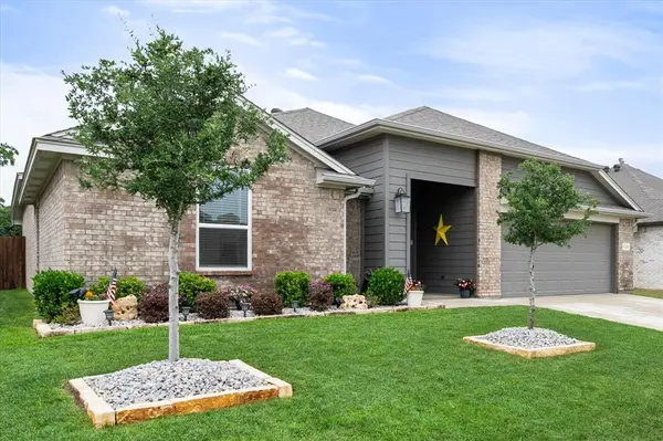 636 Mooney Drive, Saginaw, TX 76179