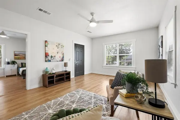 537 E Sears Street, Denison, TX 75021