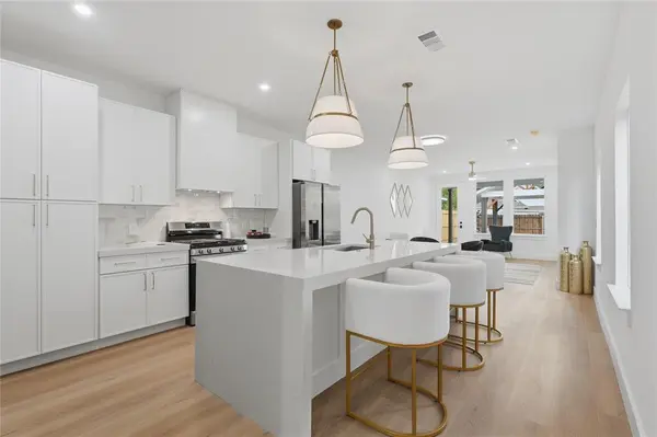 2512 Peabody Avenue,  Dallas,  TX 75215