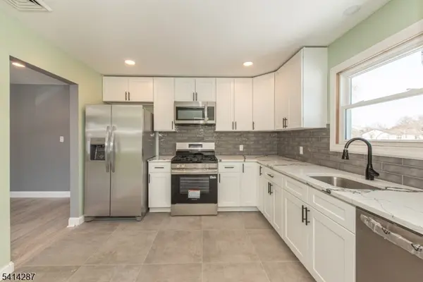 10 Cardinal Ln, Lincoln Park Boro, NJ 07035