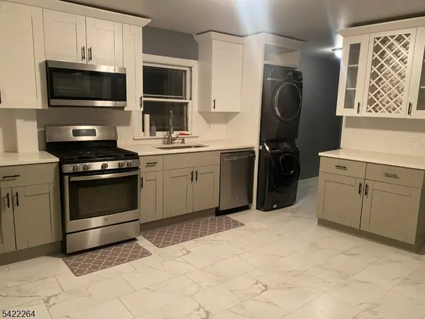 64 Congress St, Newark City, NJ 07105