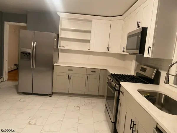 64 Congress St, Newark City, NJ 07105